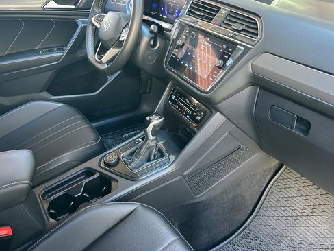Used 2022 Volkswagen Tiguan SE image 13