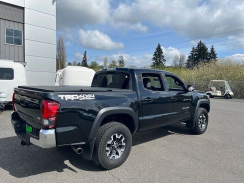 Used 2018 Toyota Tacoma TRD Off-Road AWD/4WD image 5