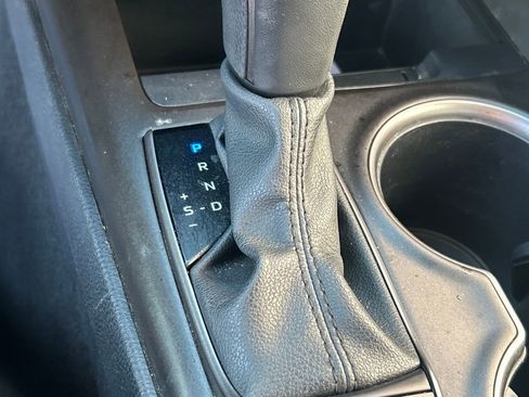 Used 2023 Toyota Camry SE image 14