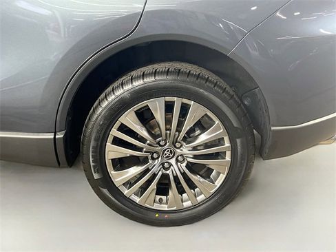 Used 2023 Toyota Venza Limited image 25