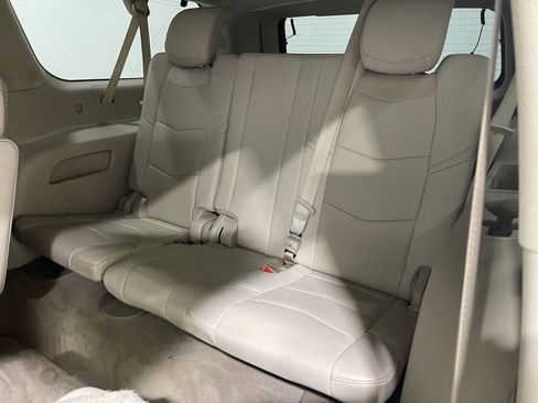 Used 2018 Cadillac Escalade ESV Premium Luxury AWD/4WD image 31
