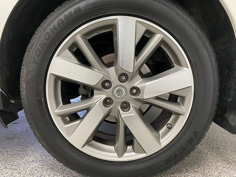 Used 2015 Nissan Pathfinder Platinum w/ Family Entertainment Package image 23