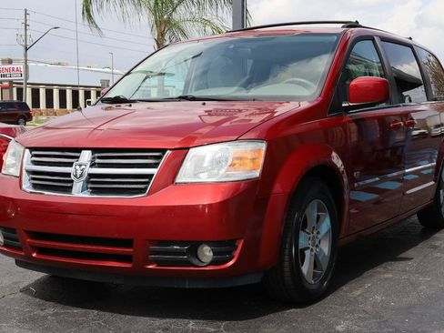 Used 2009 Dodge Grand Caravan SXT FWD image 2