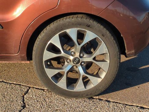 Used 2012 Kia Soul ! w/ Red Rock Special Edition Pkg image 13