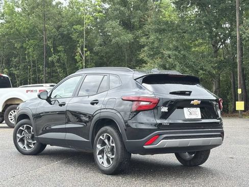 Used 2024 Chevrolet Trax LT FWD image 10