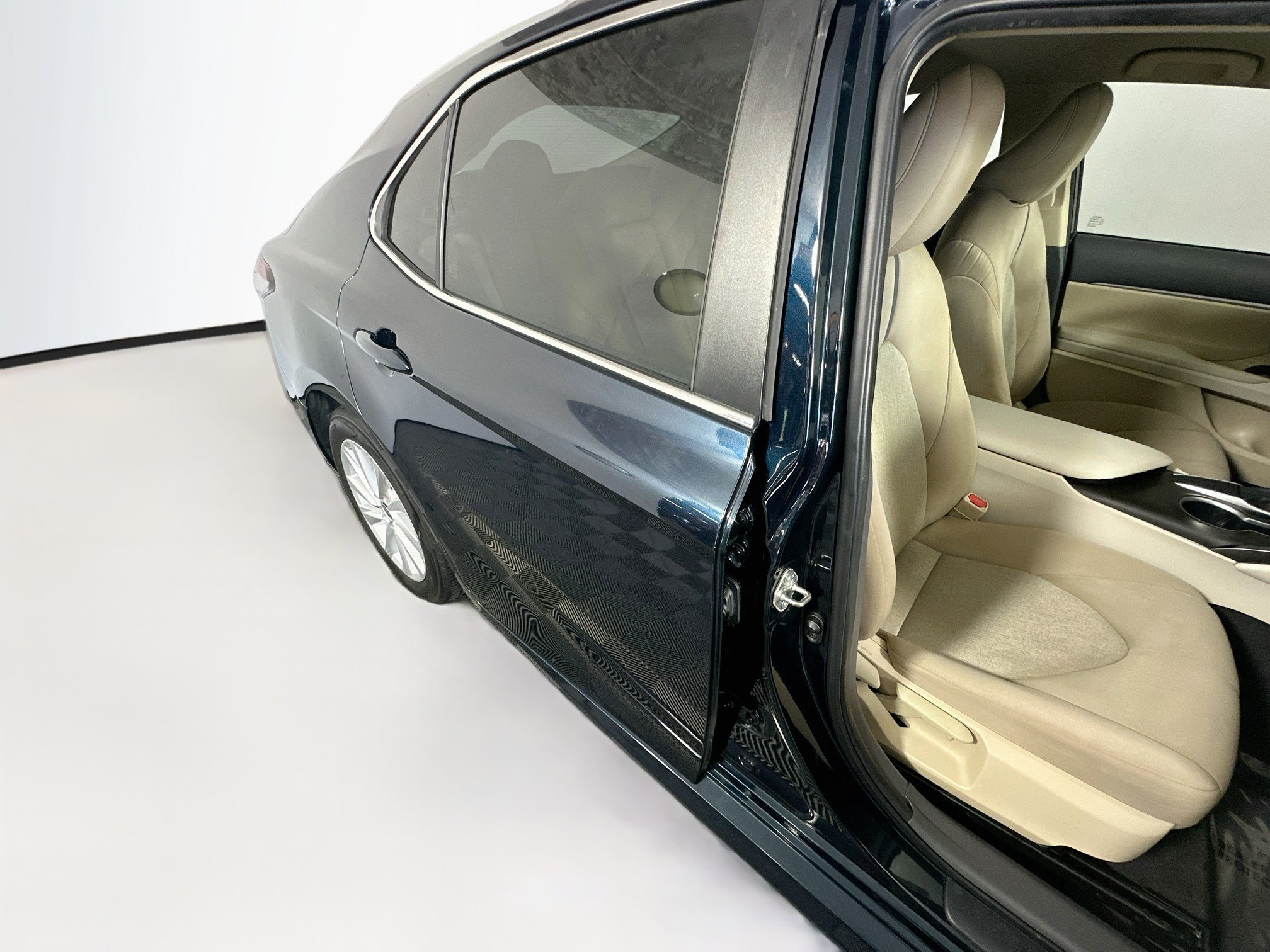 Used 2021 Toyota Camry LE FWD image 27