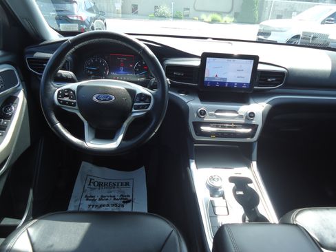 Used 2023 Ford Explorer XLT w/ Equipment Group 202A AWD/4WD image 11