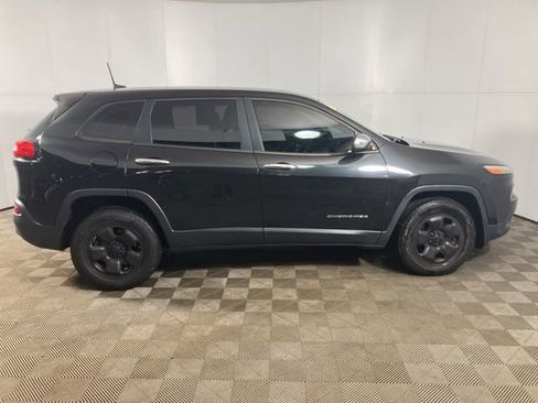 Used 2016 Jeep Cherokee Sport image 6