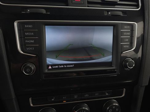 Used 2016 Volkswagen GTI SE FWD image 21