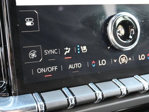 Used 2025 GMC Yukon Denali Ultimate AWD/4WD image 15
