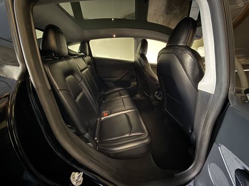 Used 2023 Tesla Model Y Long Range AWD/4WD image 18