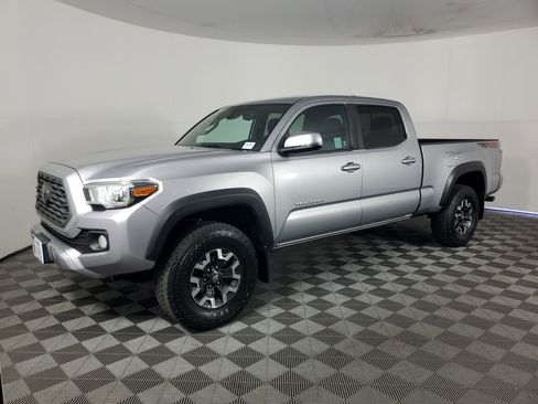 Used 2021 Toyota Tacoma TRD Off-Road w/ Technology Package AWD/4WD image 8