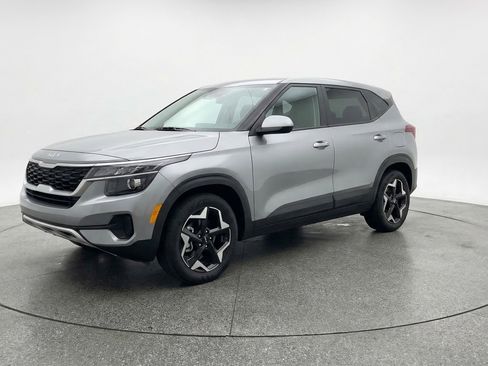 Used 2025 Kia Seltos S image 3