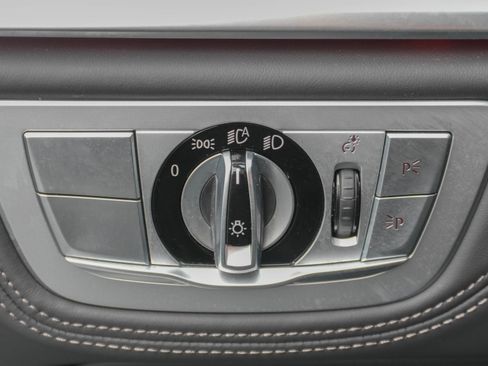 Certified 2022 BMW M760i xDrive w/ Luxury Rear Seating Package image 17