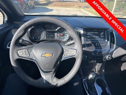 Used 2017 Chevrolet Cruze LT w/ Convenience Package image 17