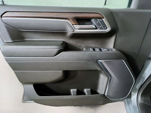 Used 2025 GMC Sierra 1500 SLT image 32