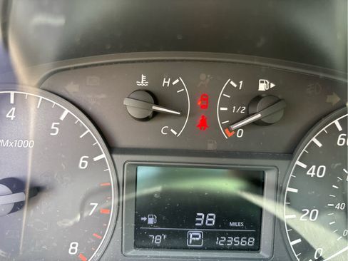Used 2017 Nissan Sentra S FWD image 7
