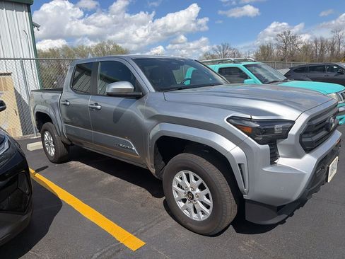 Used 2024 Toyota Tacoma SR5 w/ SR5 Upgrade Package image 3