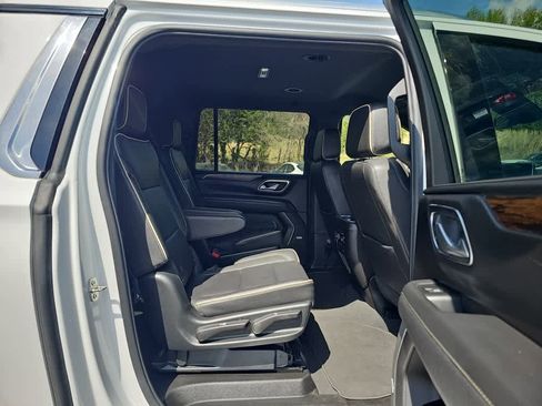 Used 2023 Chevrolet Suburban Premier image 27