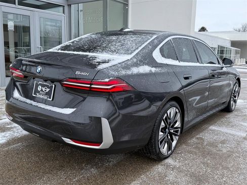 Used 2025 BMW 540i xDrive image 3