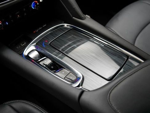 Used 2024 Buick Enclave Premium image 32