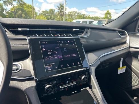 New 2025 Jeep Grand Cherokee L Altitude image 11