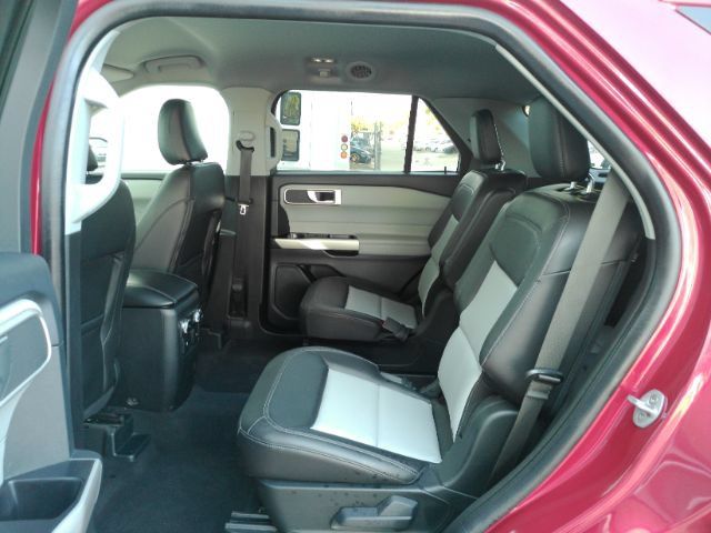 Used 2023 Ford Explorer XLT w/ Equipment Group 202A AWD/4WD image 7