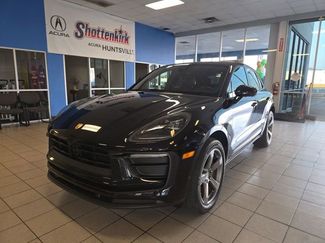 Used 2023 Porsche Macan video 1