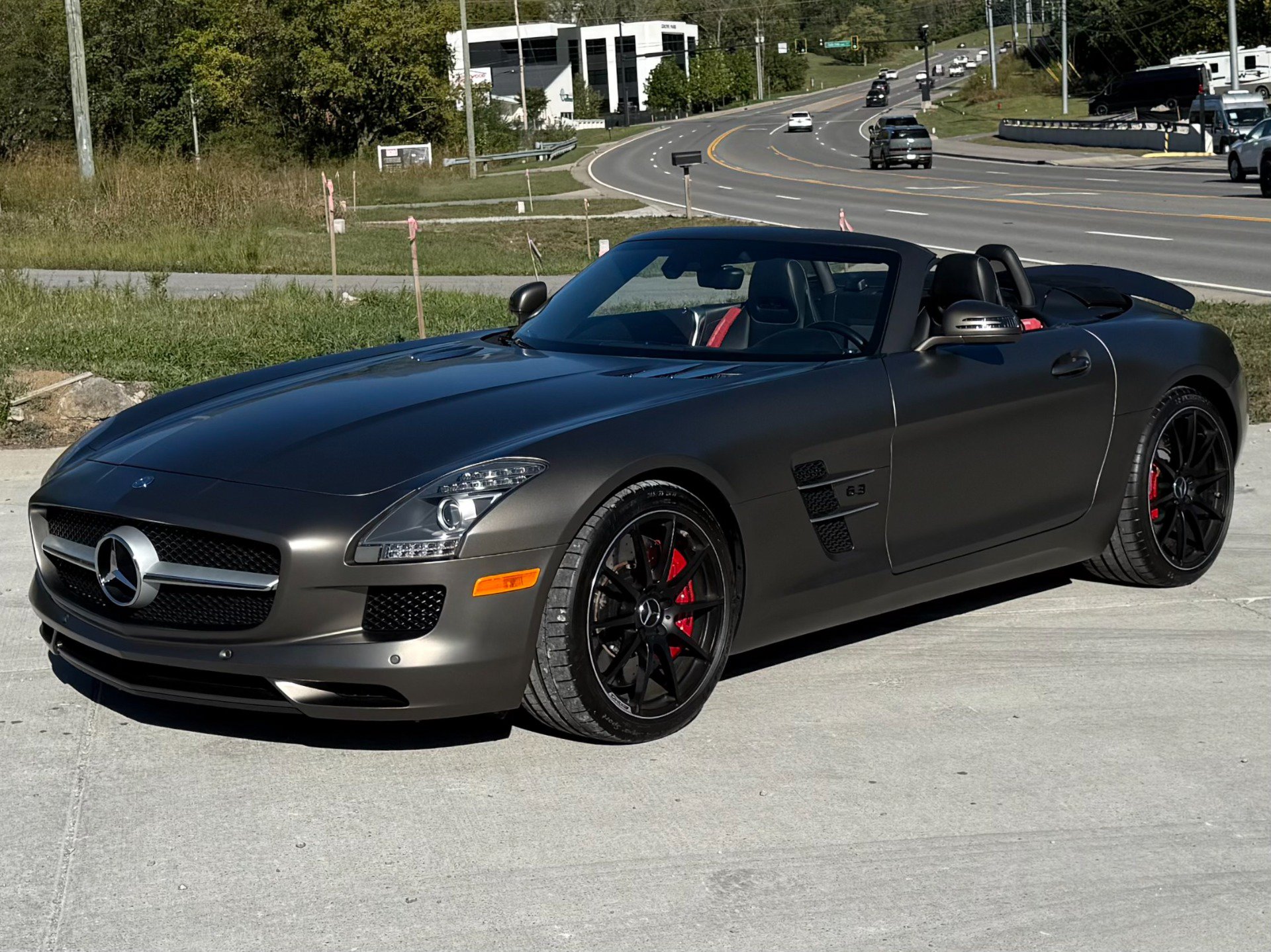 Used 2012 Mercedes-Benz SLS AMG Roadster image 2