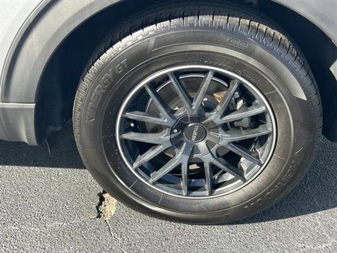 Used 2020 Ford Explorer XLT w/ Comfort Package RWD image 32