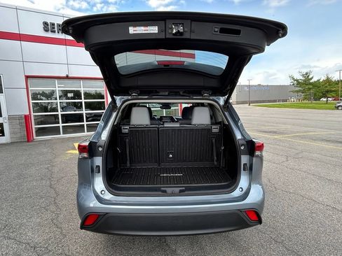 Used 2022 Toyota Highlander XLE AWD/4WD image 51
