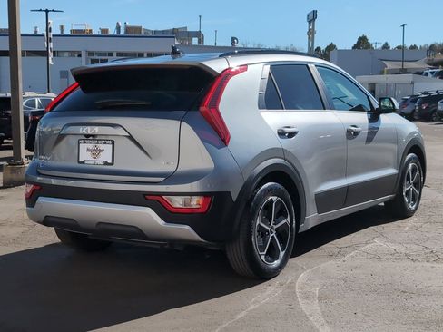 Used 2023 Kia Niro EX image 7
