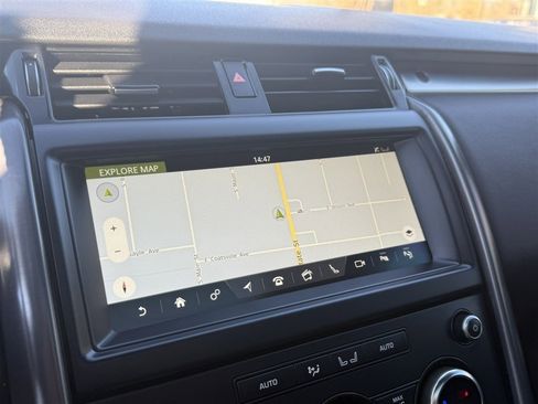 Used 2020 Land Rover Discovery Landmark image 31