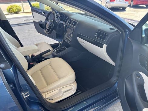 Used 2017 Volkswagen Jetta SEL FWD image 16