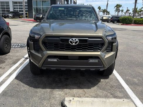Used 2025 Toyota Tacoma TRD Off-Road AWD/4WD image 13