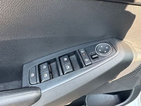 Used 2025 Kia Seltos LX AWD/4WD image 9