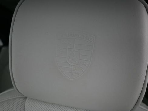 Certified 2025 Porsche Macan AWD/4WD image 11