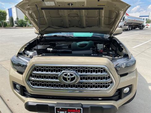 Used 2017 Toyota Tacoma TRD Off-Road w/ Tow Package (A/T) AWD/4WD image 43