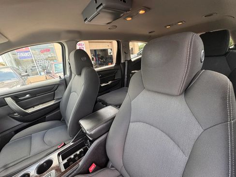 Used 2015 Chevrolet Traverse LT w/ Style and Technology Package FWD image 12