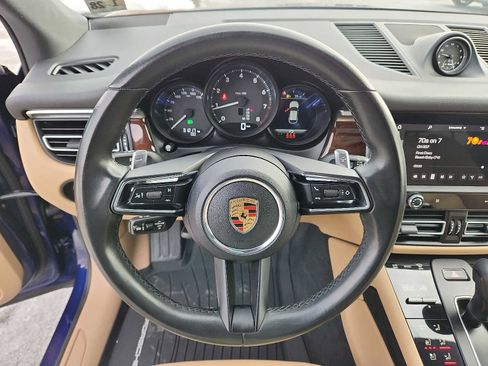 Used 2023 Porsche Macan image 18