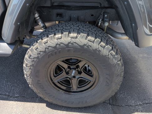 Used 2023 Jeep Gladiator Sport AWD/4WD image 8