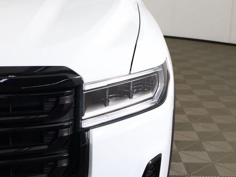 Used 2023 GMC Acadia SLE w/ Driver Convenience Package image 16