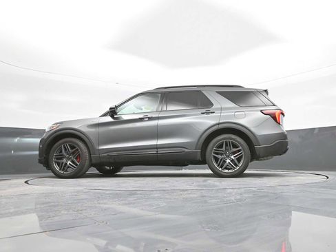Used 2025 Ford Explorer ST-Line w/ ST-Line Street Pack image 40