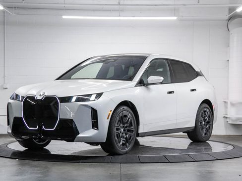 New 2026 BMW iX xDrive60 w/ M Sport Package image 3