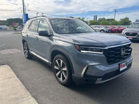 Used 2025 Honda Pilot Touring image 3