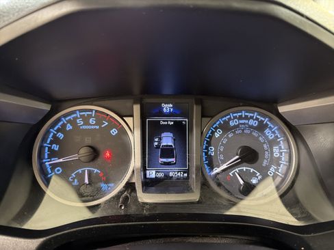 Used 2016 Toyota Tacoma Limited w/ Towing Package image 17