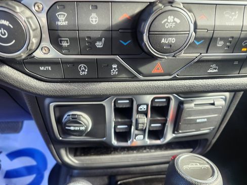 New 2025 Jeep Gladiator Sport image 10