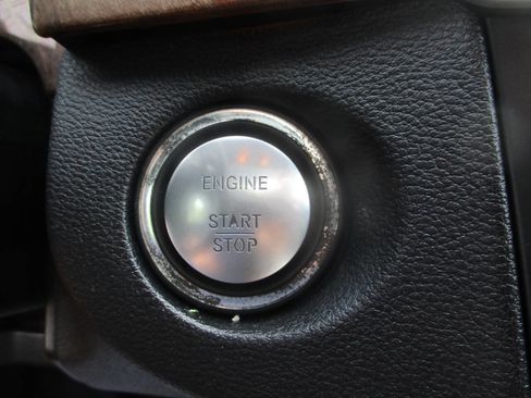 Used 2013 Mercedes-Benz E 350 4MATIC Sedan image 15