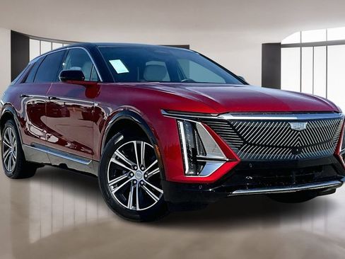 New 2025 Cadillac Lyriq Luxury w/ LPO, Floor Liner Package image 2