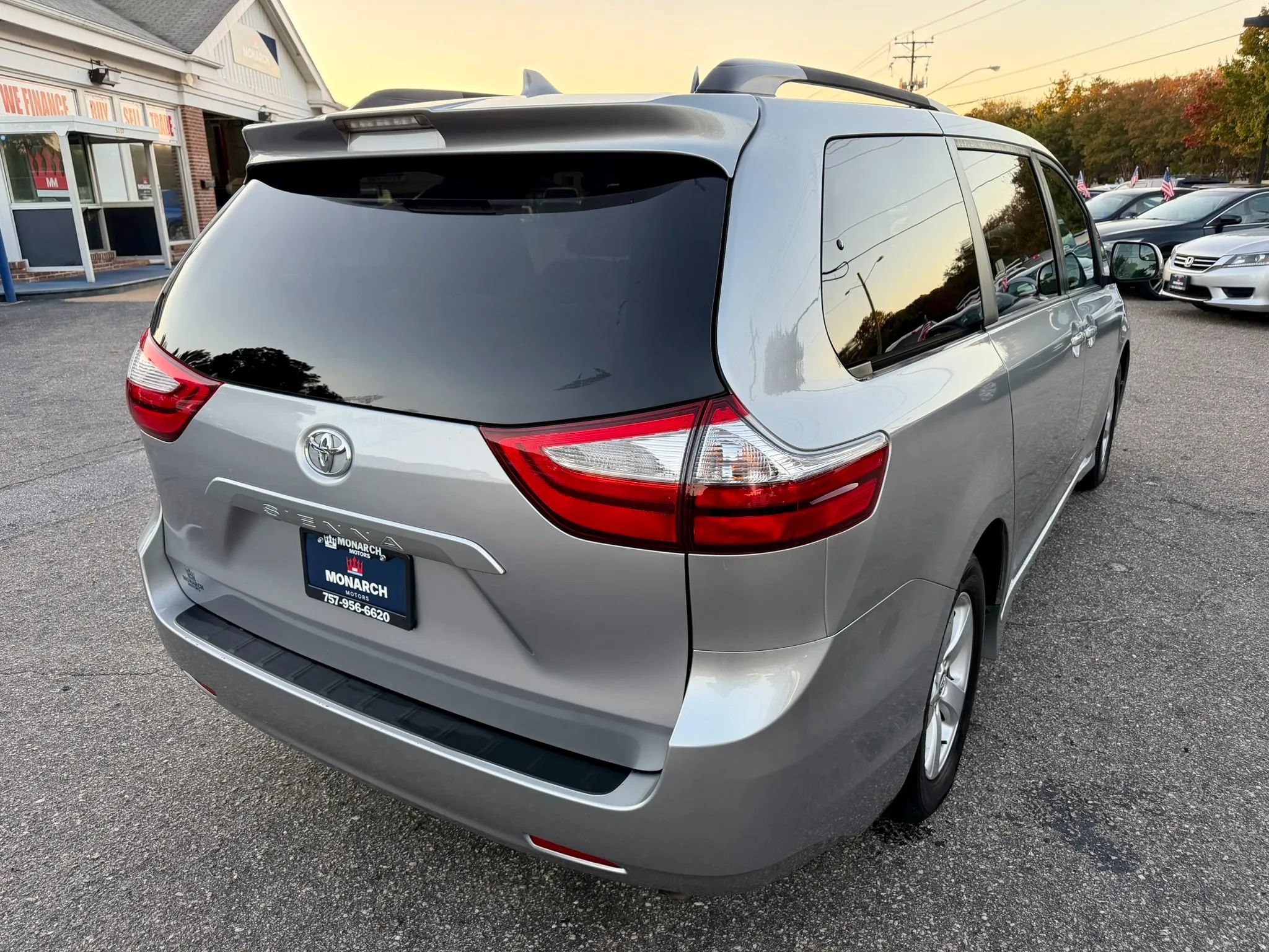Used 2019 Toyota Sienna LE FWD image 5